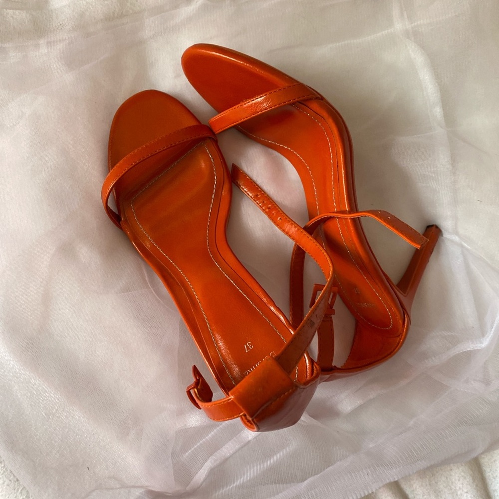 super cute barely worn orange sandals